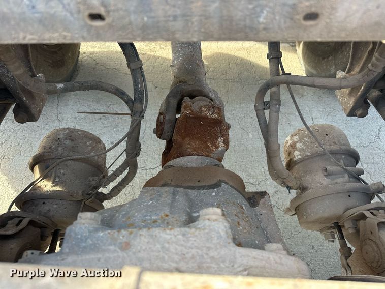 image for item DT6570 2013 Peterbilt 388 semi truck