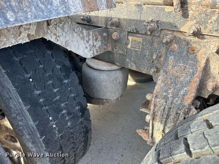 image for item DT6570 2013 Peterbilt 388 semi truck