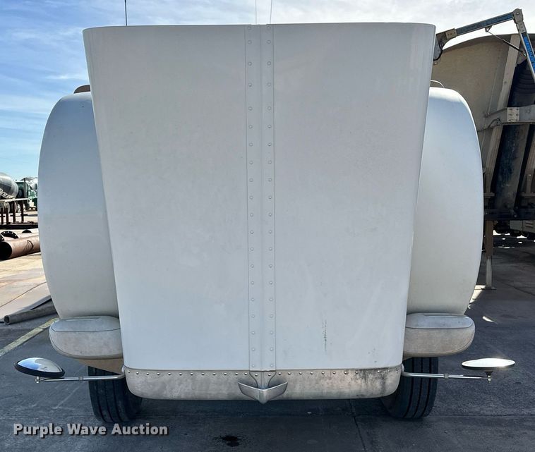 image for item DT6570 2013 Peterbilt 388 semi truck