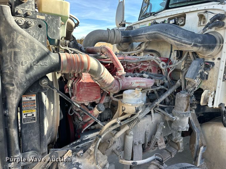 image for item DT6570 2013 Peterbilt 388 semi truck