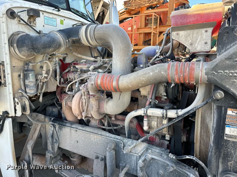 image for item DT6570 2013 Peterbilt 388 semi truck