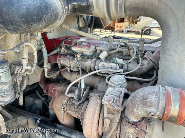 image for item DT6570 2013 Peterbilt 388 semi truck