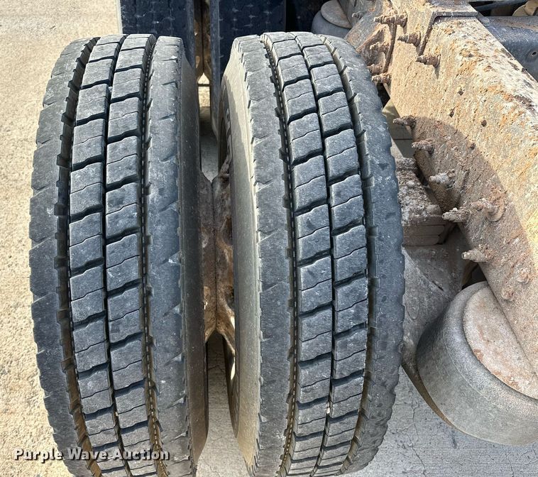 image for item DT6570 2013 Peterbilt 388 semi truck