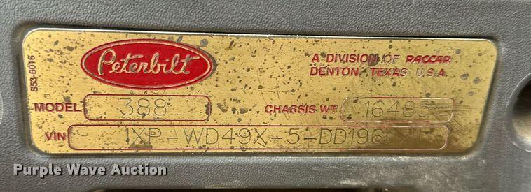 image for item DT6570 2013 Peterbilt 388 semi truck