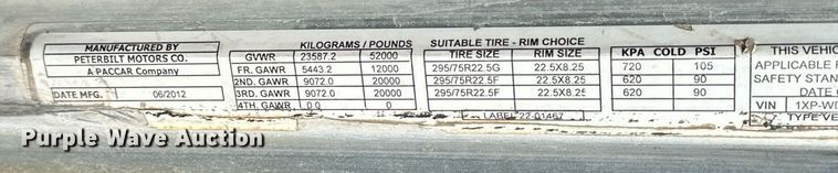 image for item DT6570 2013 Peterbilt 388 semi truck