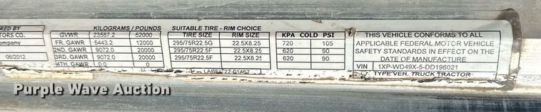 image for item DT6570 2013 Peterbilt 388 semi truck