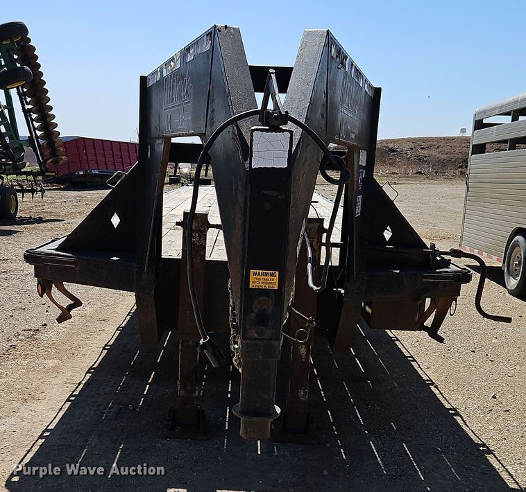 image for item DT7642 2004 Diamond C Trailers Fleetreck equipment trailer