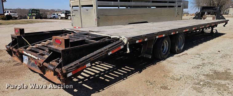 image for item DT7642 2004 Diamond C Trailers Fleetreck equipment trailer