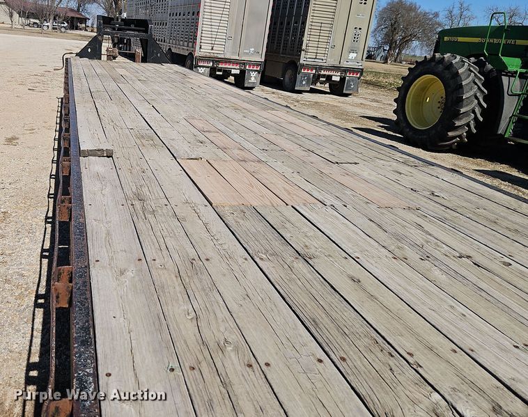 image for item DT7642 2004 Diamond C Trailers Fleetreck equipment trailer