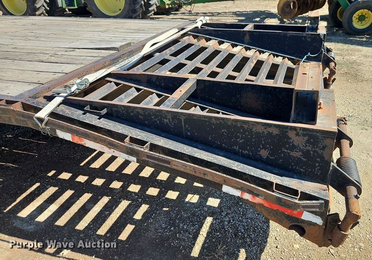 image for item DT7642 2004 Diamond C Trailers Fleetreck equipment trailer