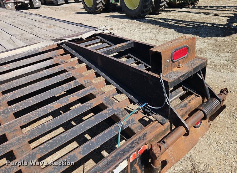 image for item DT7642 2004 Diamond C Trailers Fleetreck equipment trailer