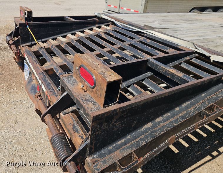 image for item DT7642 2004 Diamond C Trailers Fleetreck equipment trailer