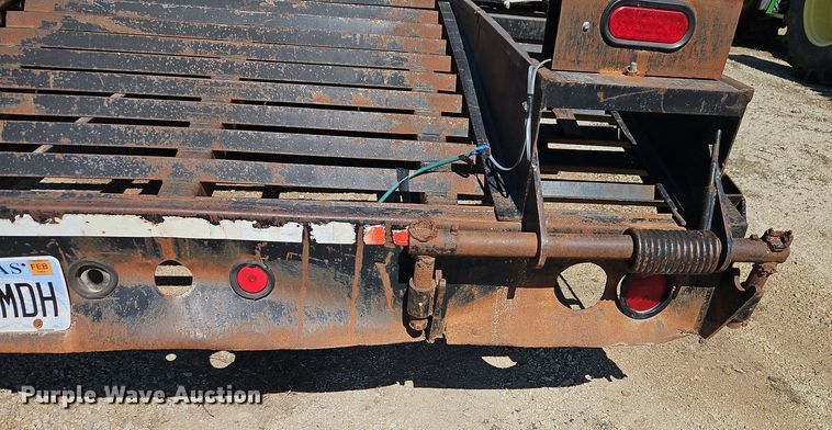 image for item DT7642 2004 Diamond C Trailers Fleetreck equipment trailer