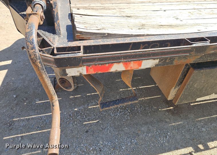 image for item DT7642 2004 Diamond C Trailers Fleetreck equipment trailer