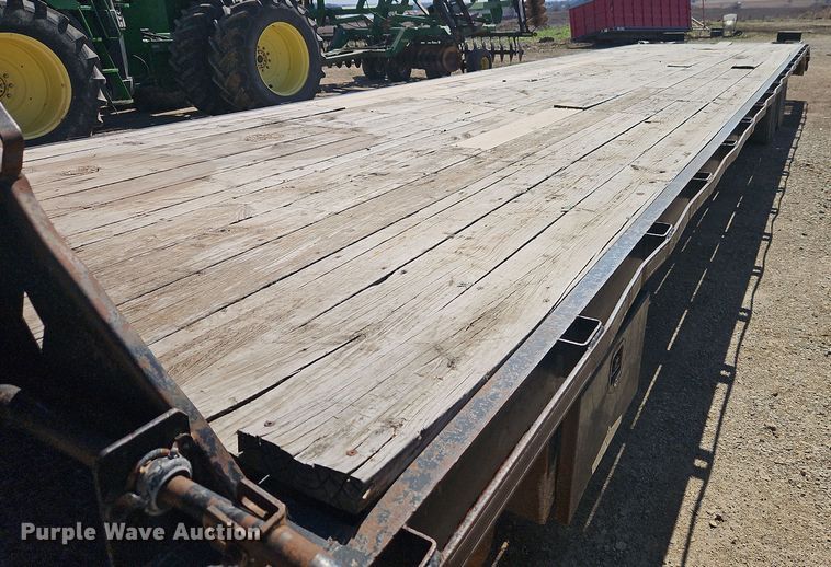 image for item DT7642 2004 Diamond C Trailers Fleetreck equipment trailer