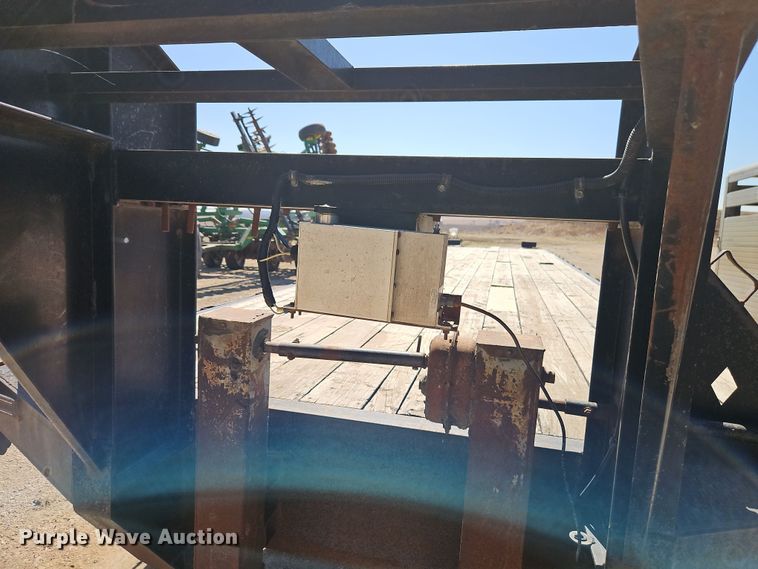 image for item DT7642 2004 Diamond C Trailers Fleetreck equipment trailer