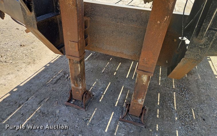 image for item DT7642 2004 Diamond C Trailers Fleetreck equipment trailer