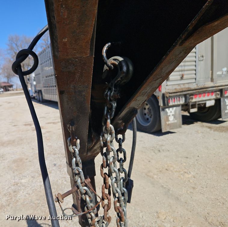 image for item DT7642 2004 Diamond C Trailers Fleetreck equipment trailer