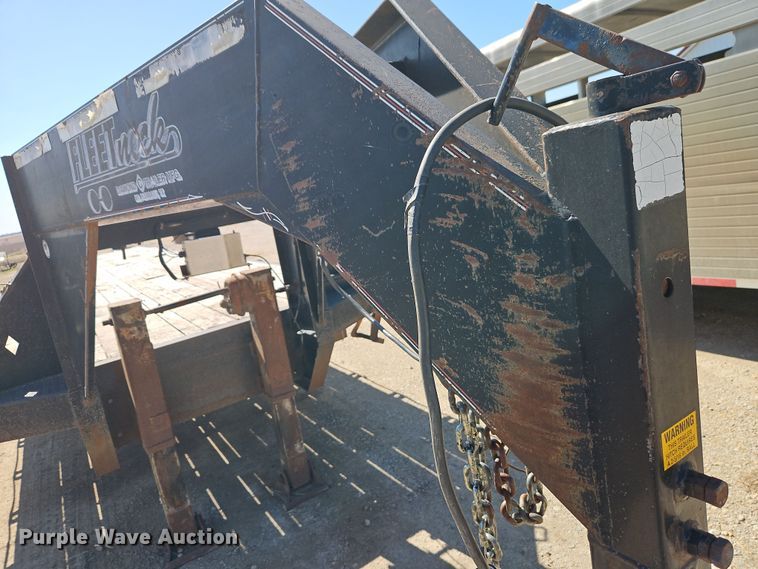 image for item DT7642 2004 Diamond C Trailers Fleetreck equipment trailer