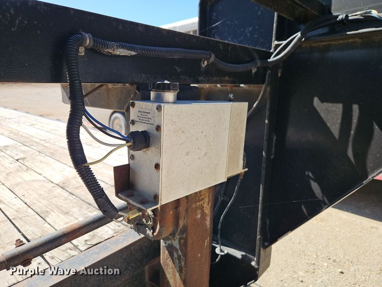 image for item DT7642 2004 Diamond C Trailers Fleetreck equipment trailer