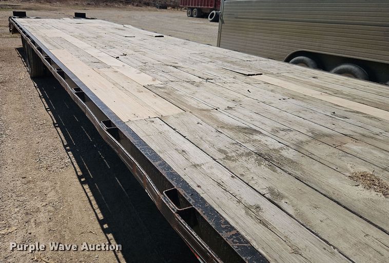 image for item DT7642 2004 Diamond C Trailers Fleetreck equipment trailer