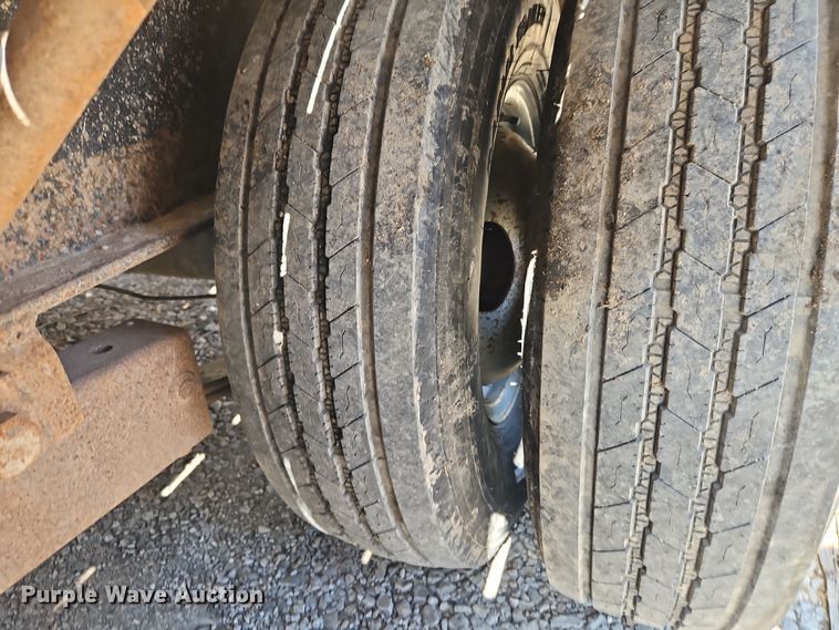 image for item DT7642 2004 Diamond C Trailers Fleetreck equipment trailer