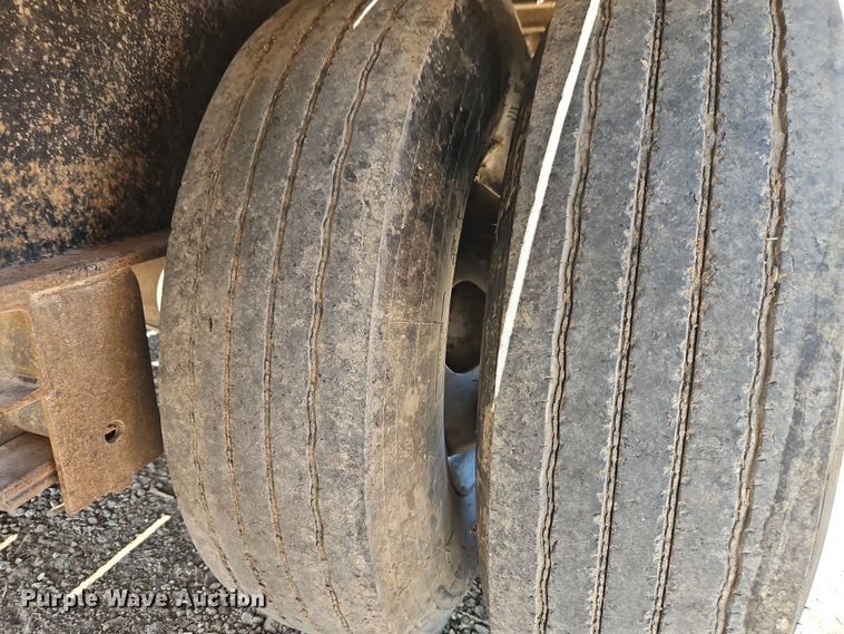 image for item DT7642 2004 Diamond C Trailers Fleetreck equipment trailer