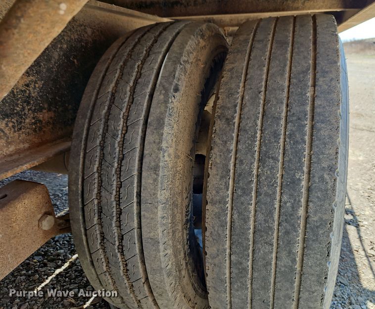 image for item DT7642 2004 Diamond C Trailers Fleetreck equipment trailer