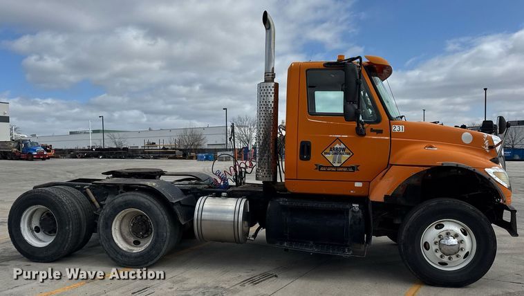 image for item DU3416 2005 International 7600 semi truck