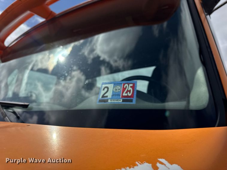 image for item DU3416 2005 International 7600 semi truck