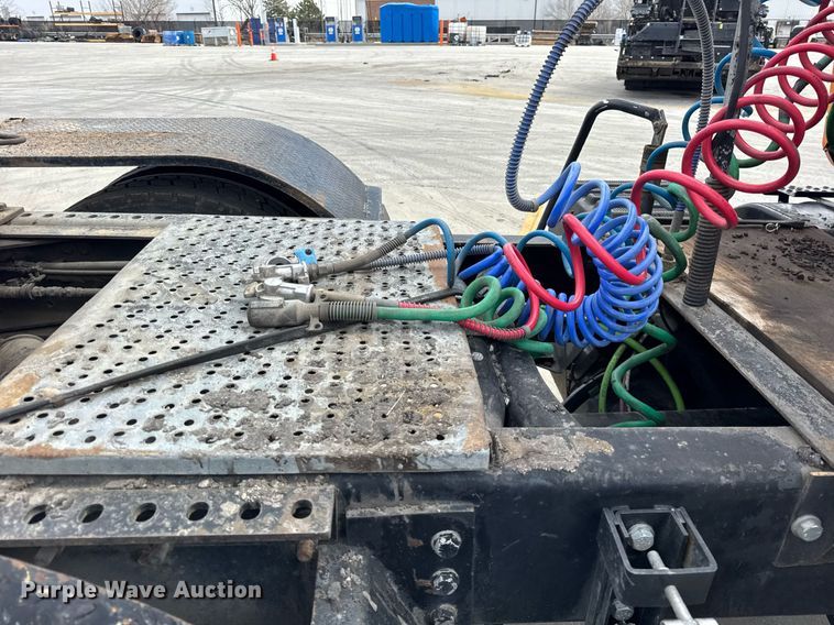 image for item DU3416 2005 International 7600 semi truck