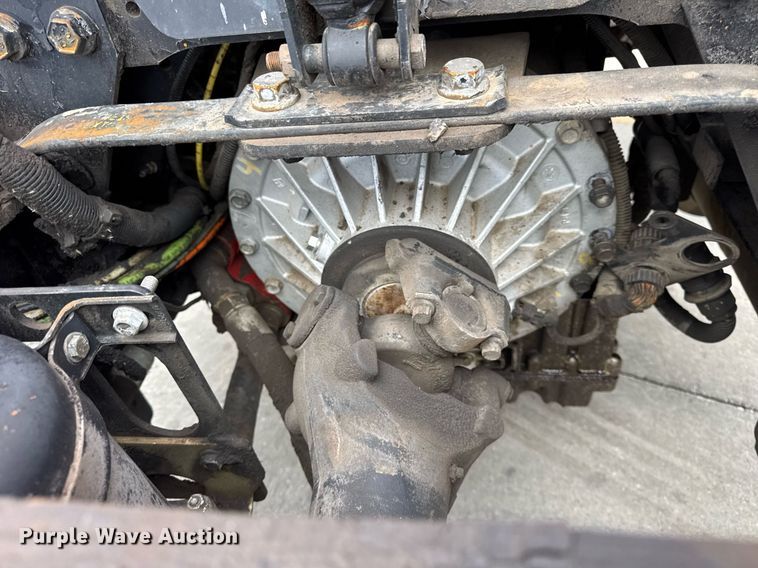 image for item DU3416 2005 International 7600 semi truck