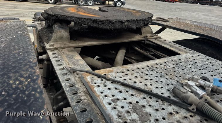 image for item DU3416 2005 International 7600 semi truck