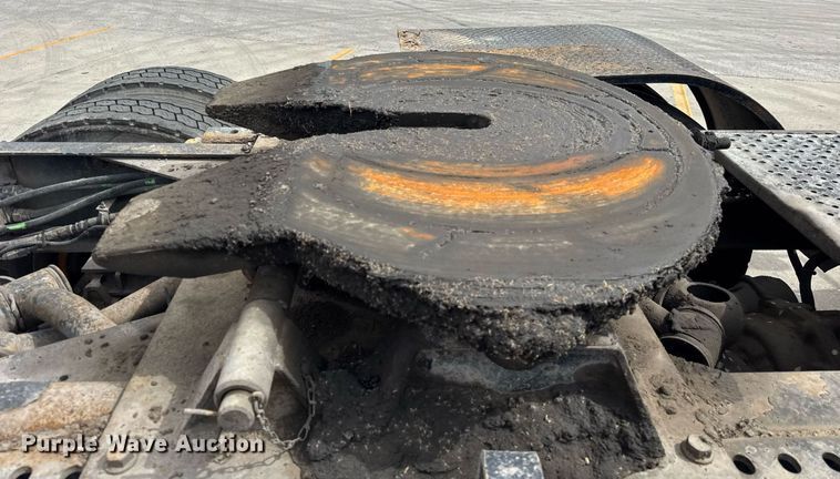 image for item DU3416 2005 International 7600 semi truck