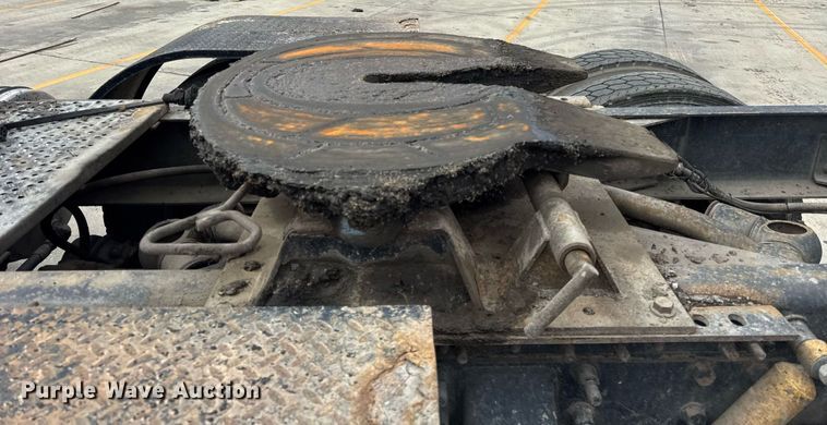 image for item DU3416 2005 International 7600 semi truck