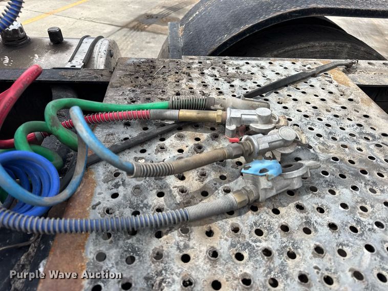 image for item DU3416 2005 International 7600 semi truck