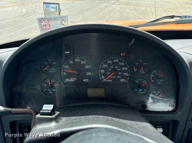 image for item DU3416 2005 International 7600 semi truck