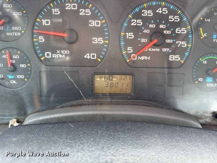 image for item DU3416 2005 International 7600 semi truck