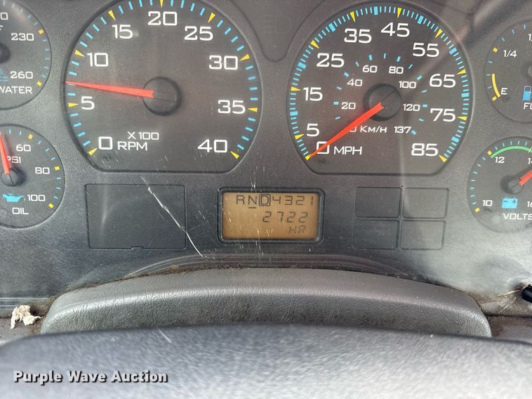 image for item DU3416 2005 International 7600 semi truck