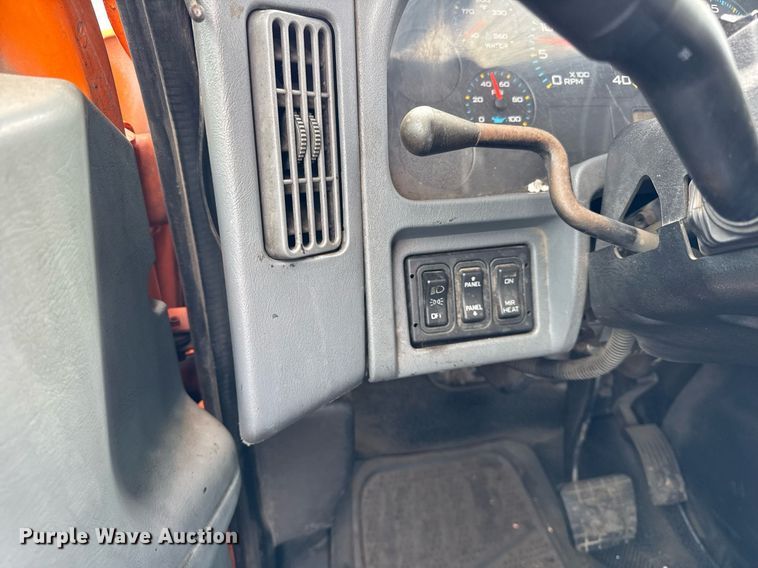 image for item DU3416 2005 International 7600 semi truck