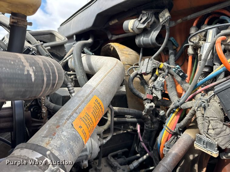 image for item DU3416 2005 International 7600 semi truck