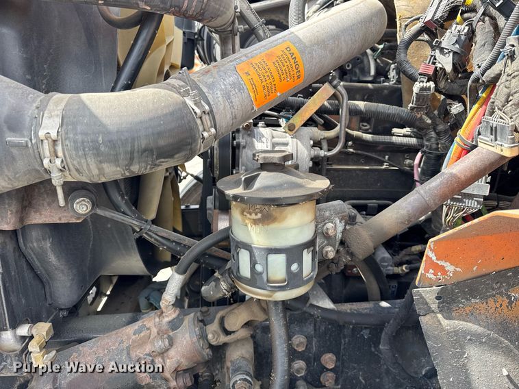 image for item DU3416 2005 International 7600 semi truck