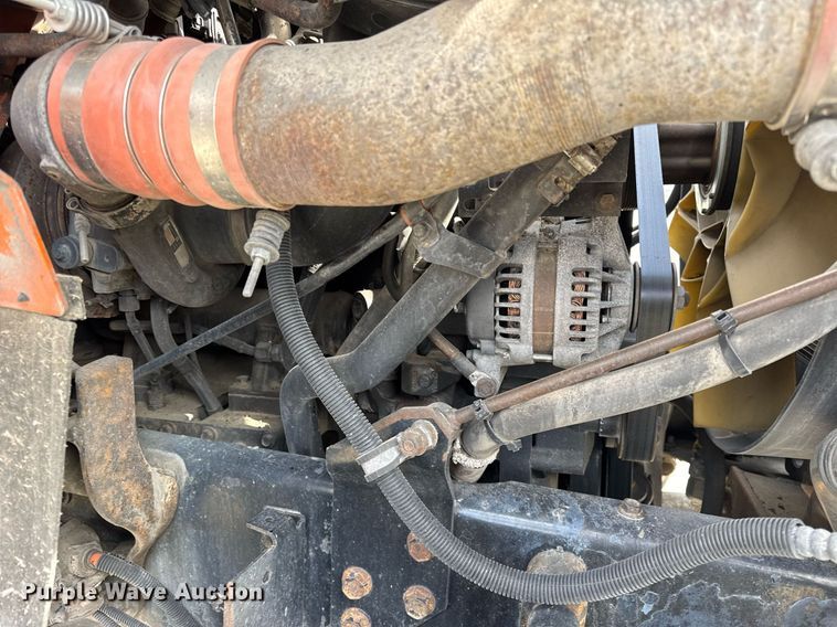 image for item DU3416 2005 International 7600 semi truck