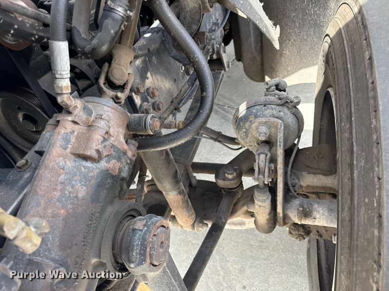 image for item DU3416 2005 International 7600 semi truck