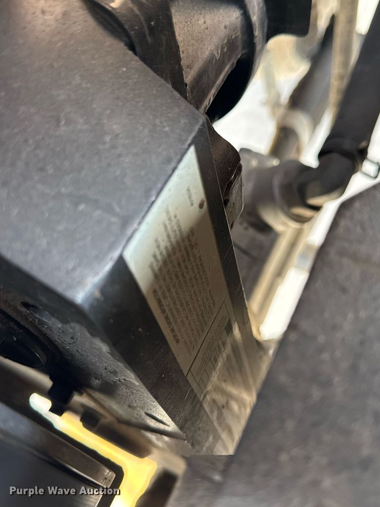 image for item DU3416 2005 International 7600 semi truck