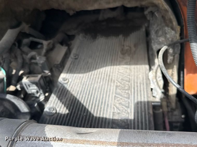 image for item DU3416 2005 International 7600 semi truck