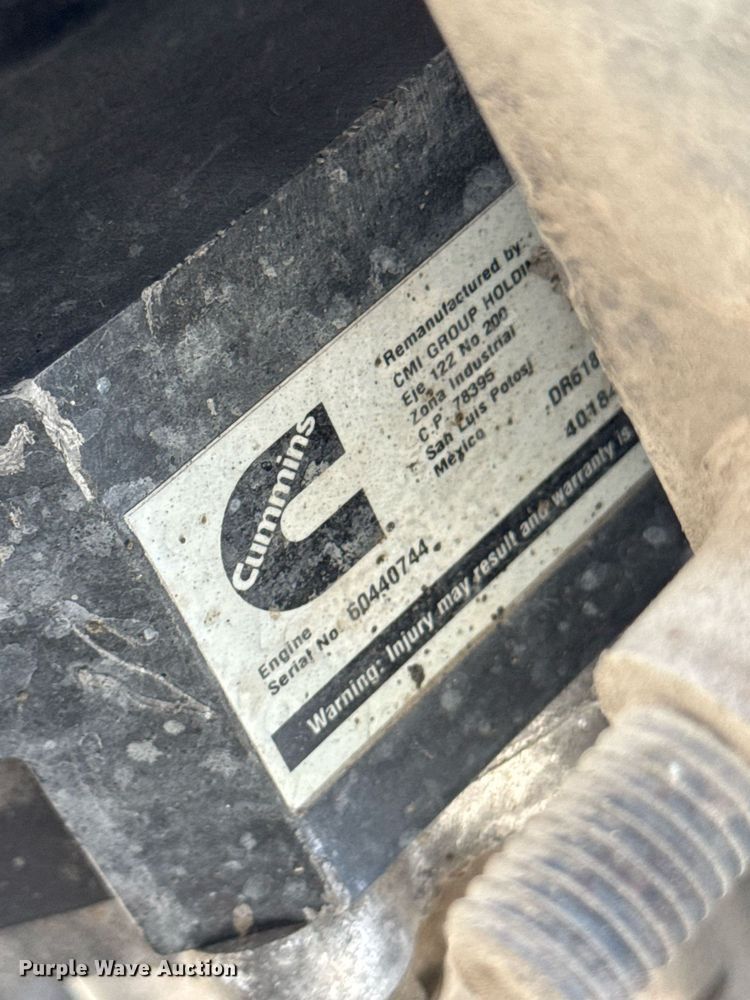 image for item DU3416 2005 International 7600 semi truck