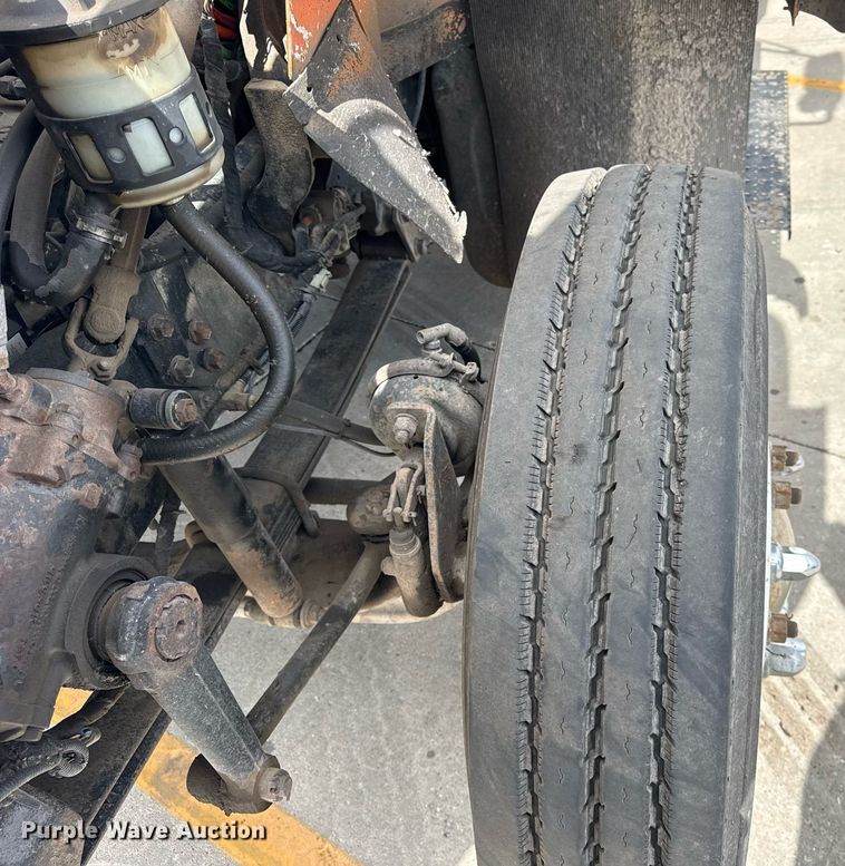 image for item DU3416 2005 International 7600 semi truck