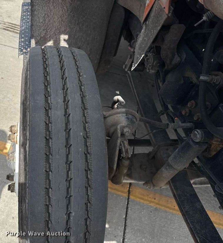 image for item DU3416 2005 International 7600 semi truck