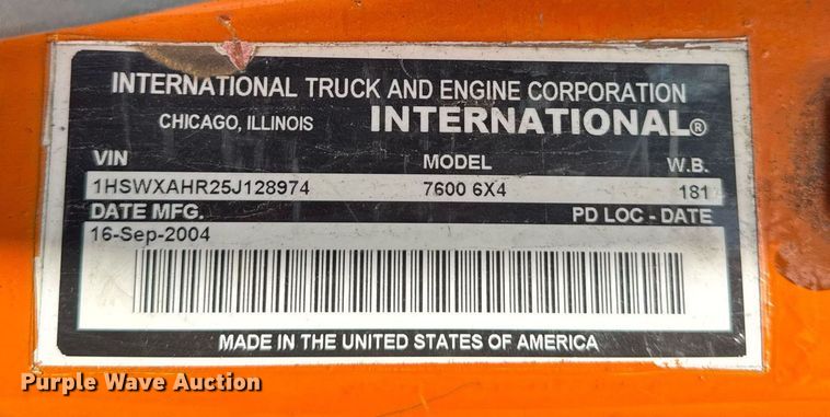 image for item DU3416 2005 International 7600 semi truck